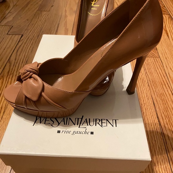Yves Saint Laurent patent leather peep toe